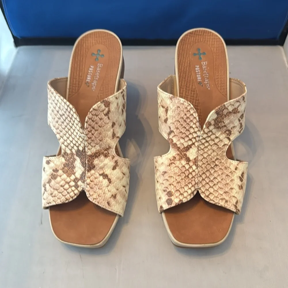 Bare traps Stylish‎ Snakeskin Wedge Sandals size 8.5 New